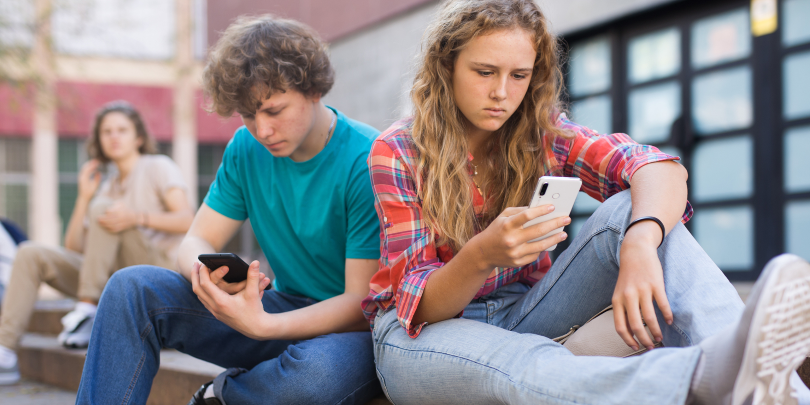 la-salle-des-profs-nathan-telephones-portables-ecole