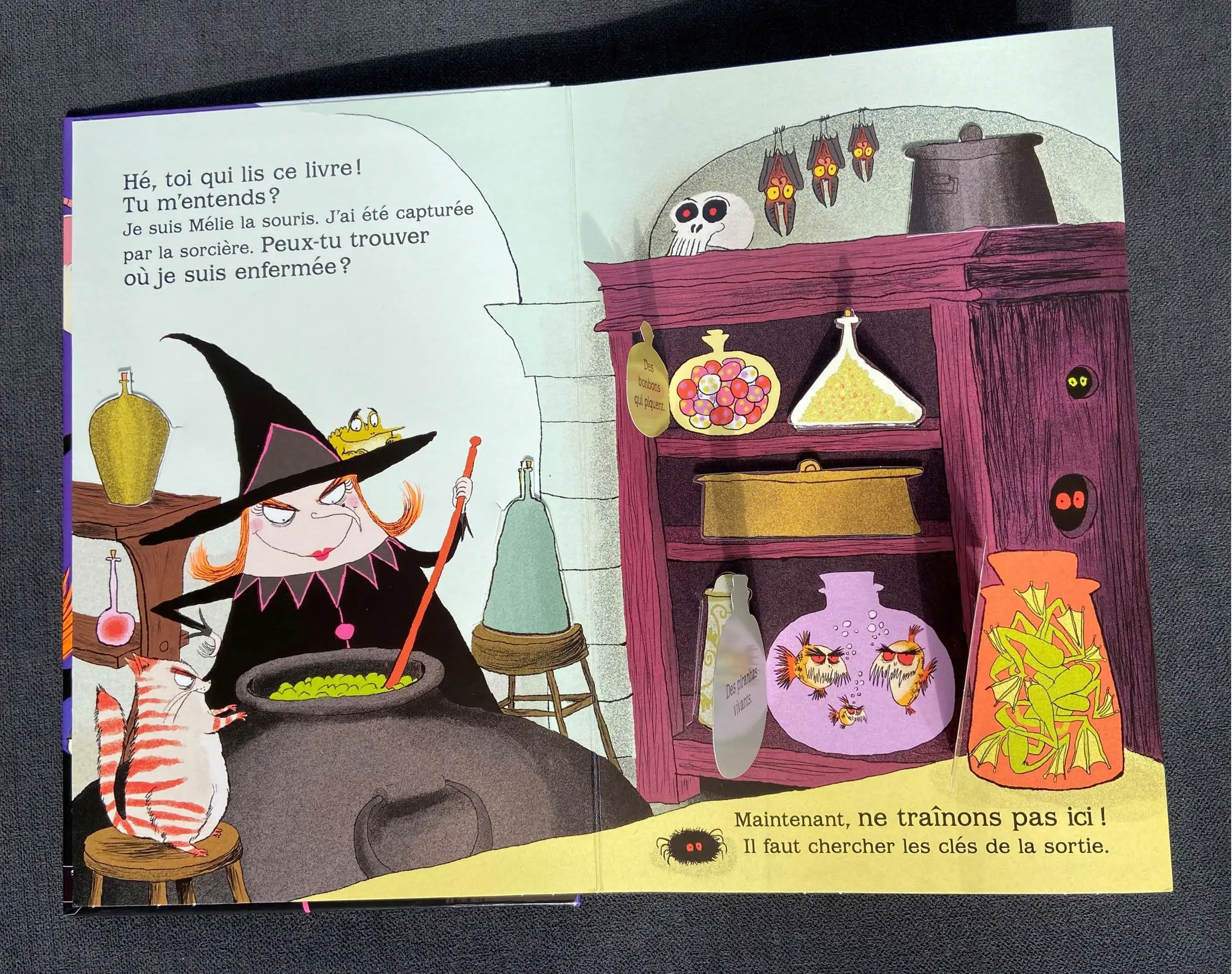 Au secours une sorcière ! - Un livre d'Halloween animé dont tu es le héros ou l'héroïne - dès 4 ans - Album(s) - 9782095051822 - page-interieure 01