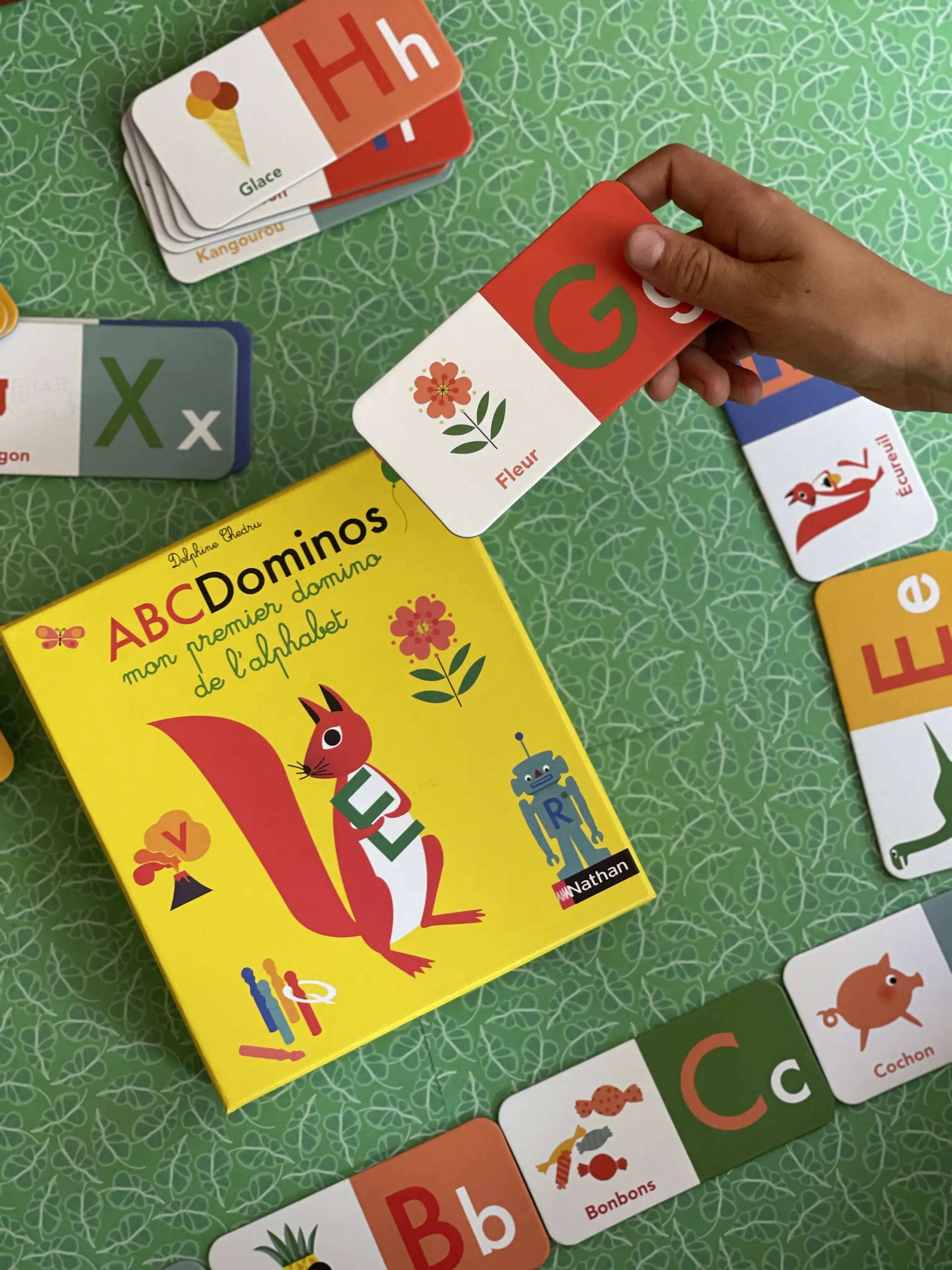 ABC Dominos - Mon premier domino de l'alphabet -  Dès 4 ans - Coffret - 3133092791246 - page intérieure 02