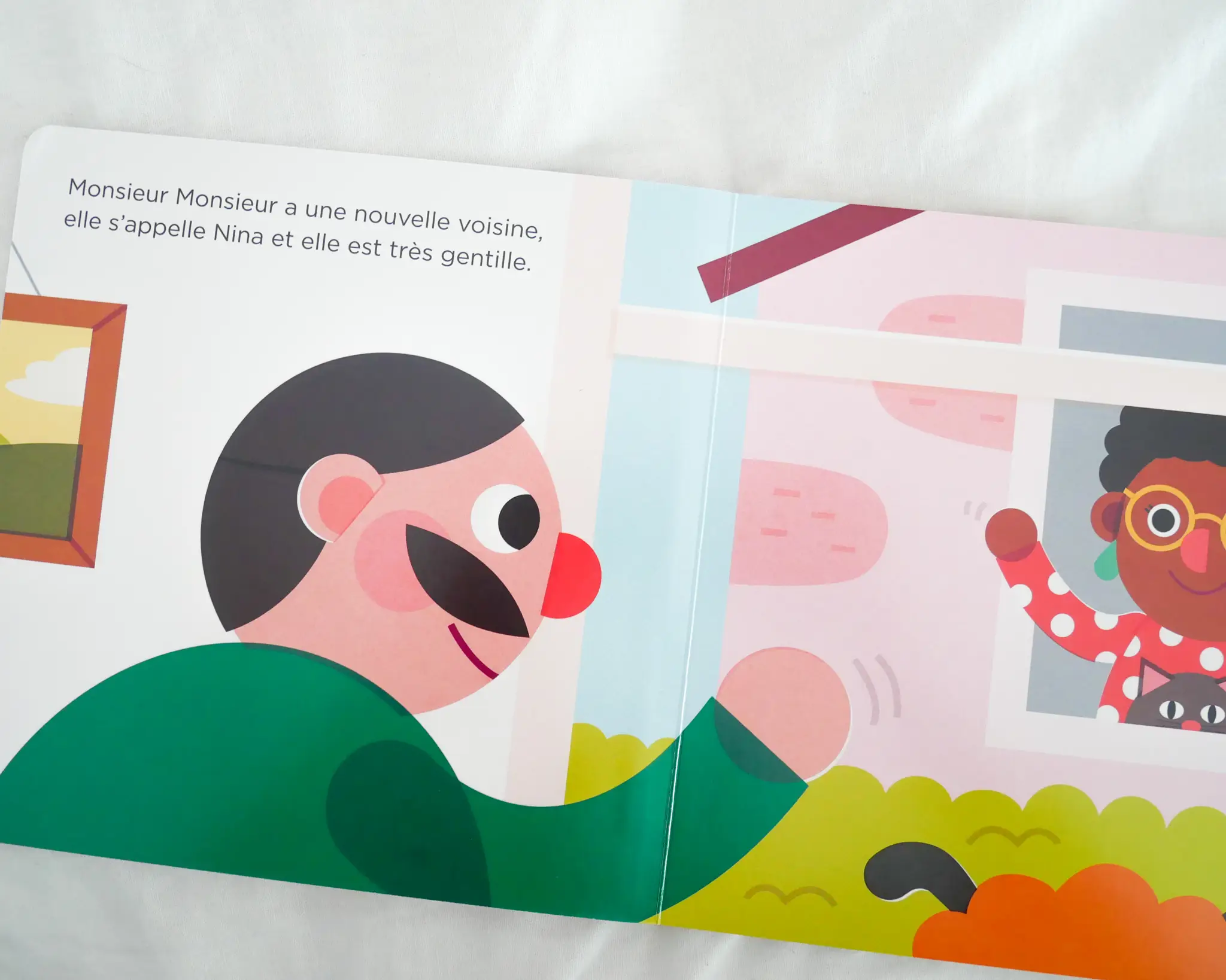 Le déguisement de monsieur Monsieur - Livre à toucher - Dès 2 ans - Album(s) - 9782092497074 - page-intérieure 02