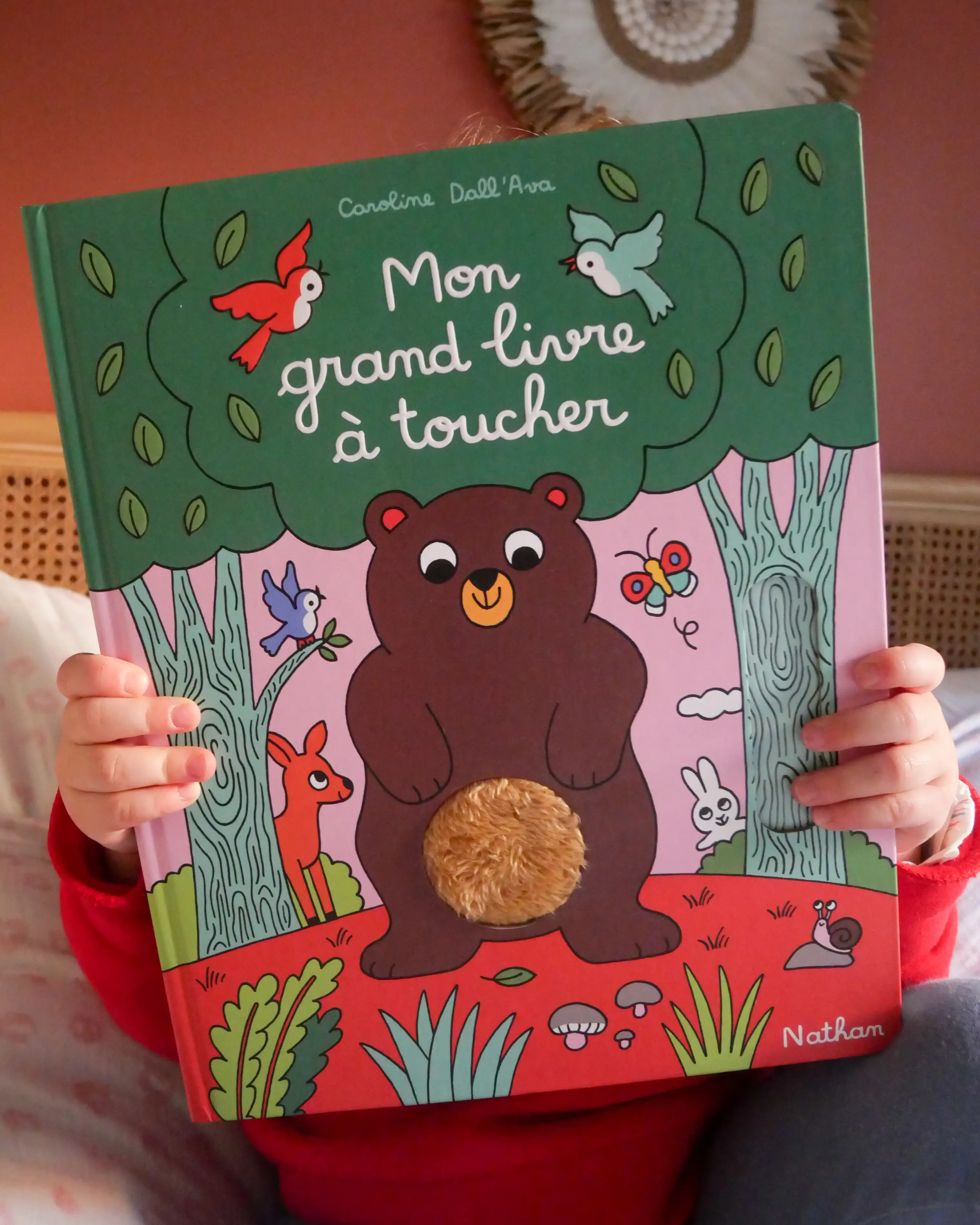 Mon grand livre à toucher - Livre sensoriel pour bébé dès 10 mois - Livre d'éveil - 9782095044534 - page-interieure 02