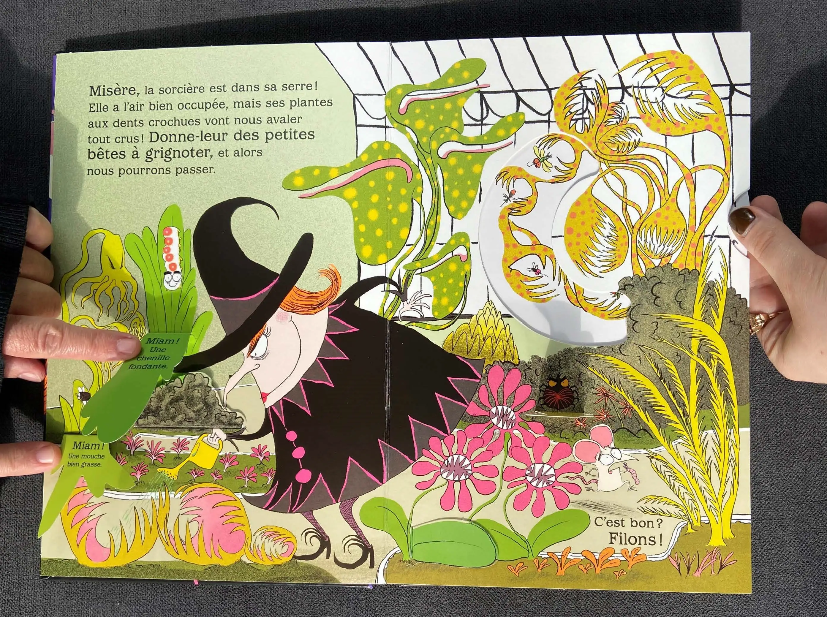 Au secours une sorcière ! - Un livre d'Halloween animé dont tu es le héros ou l'héroïne - dès 4 ans - Album(s) - 9782095051822 - page-interieure 03