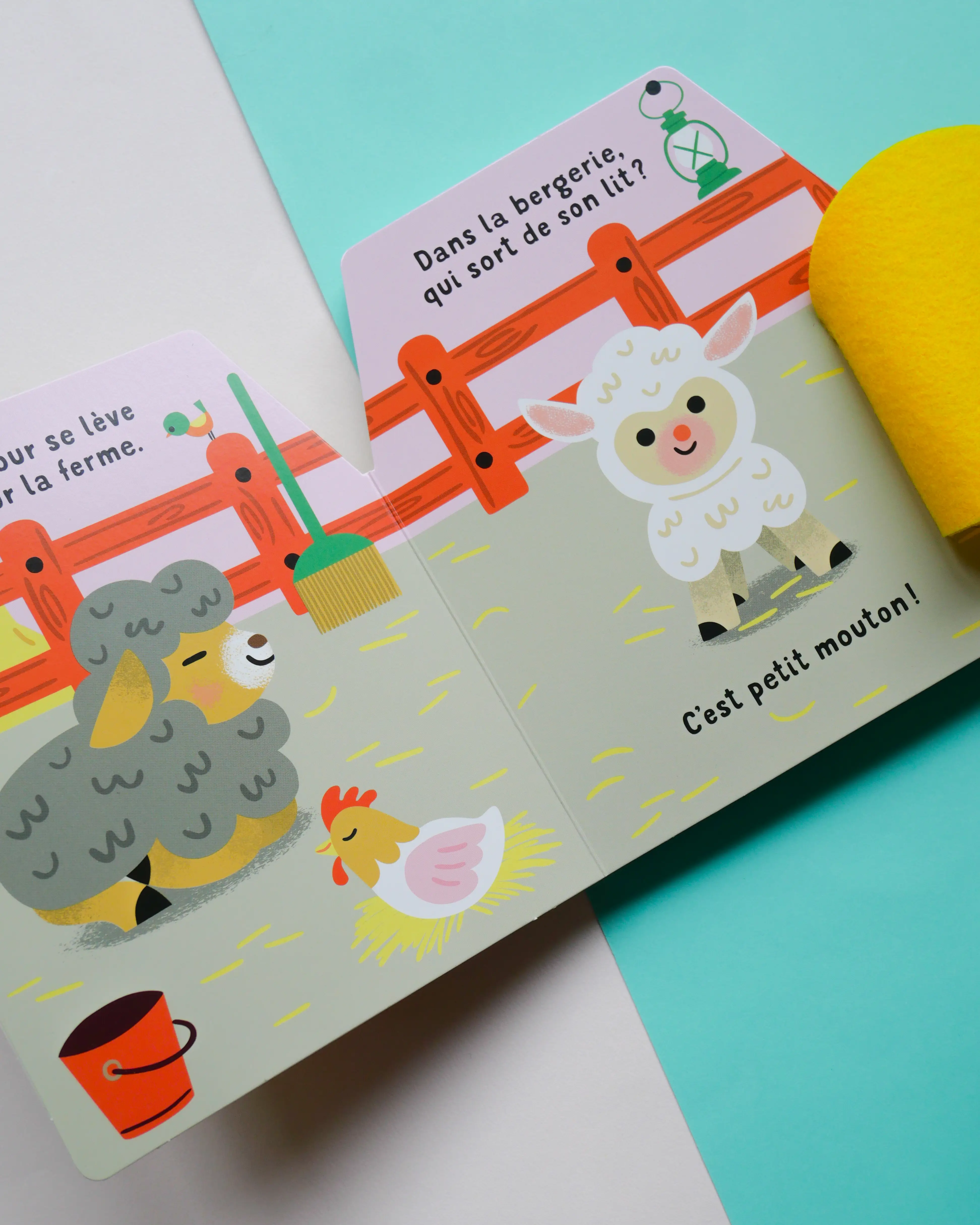 Cache-Cache petit mouton - le petit mouton arrive pour Pâques - Dès 6 mois - Livre d'éveil - 9782095058463 - page-interieure 03