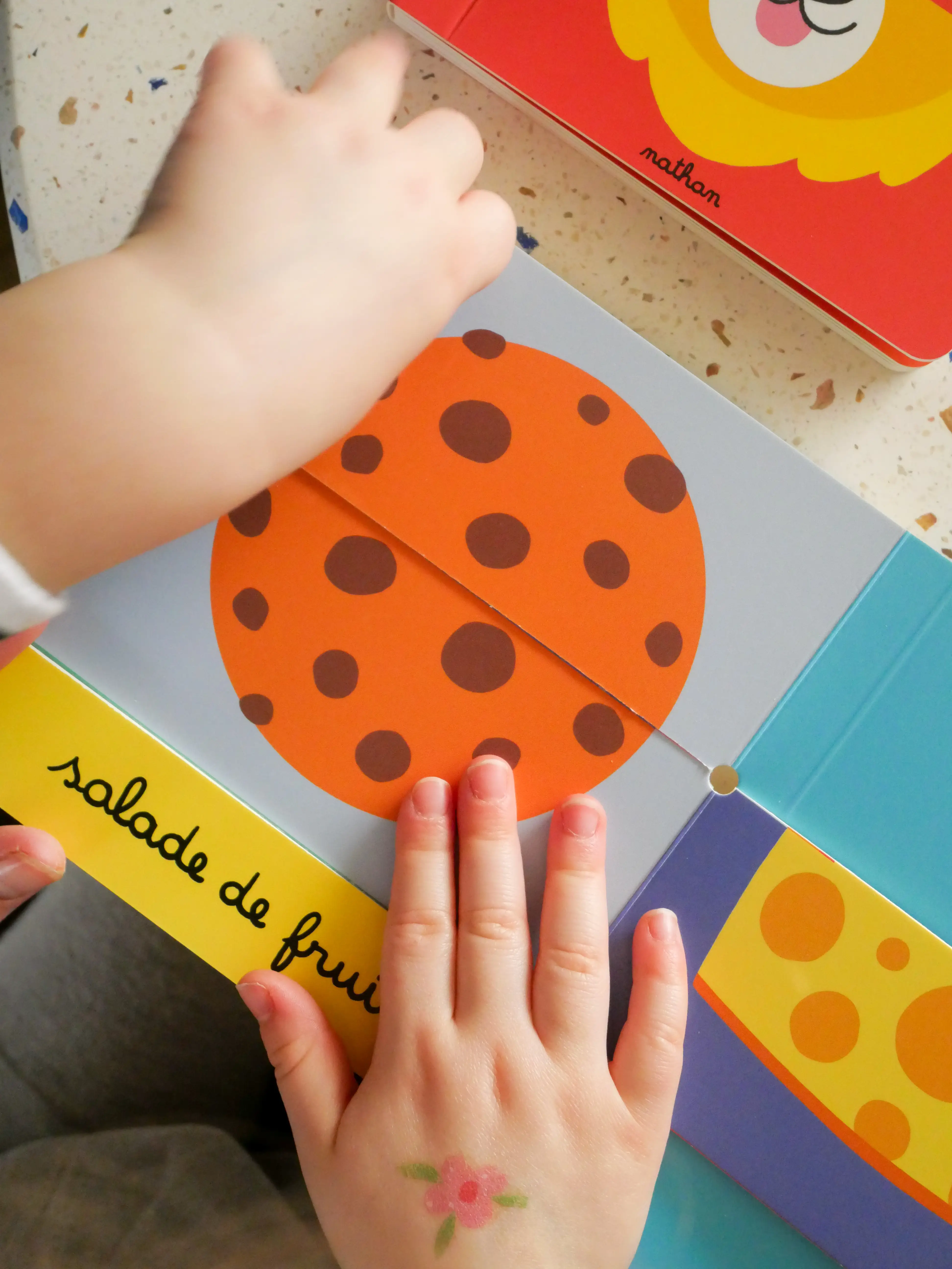 Miam ! - Collection Minimix - Un premier livre à manipuler pour découvrir les différents plats (dès 1 an) - Livre d'éveil - 9782095058531 - page-interieure 03