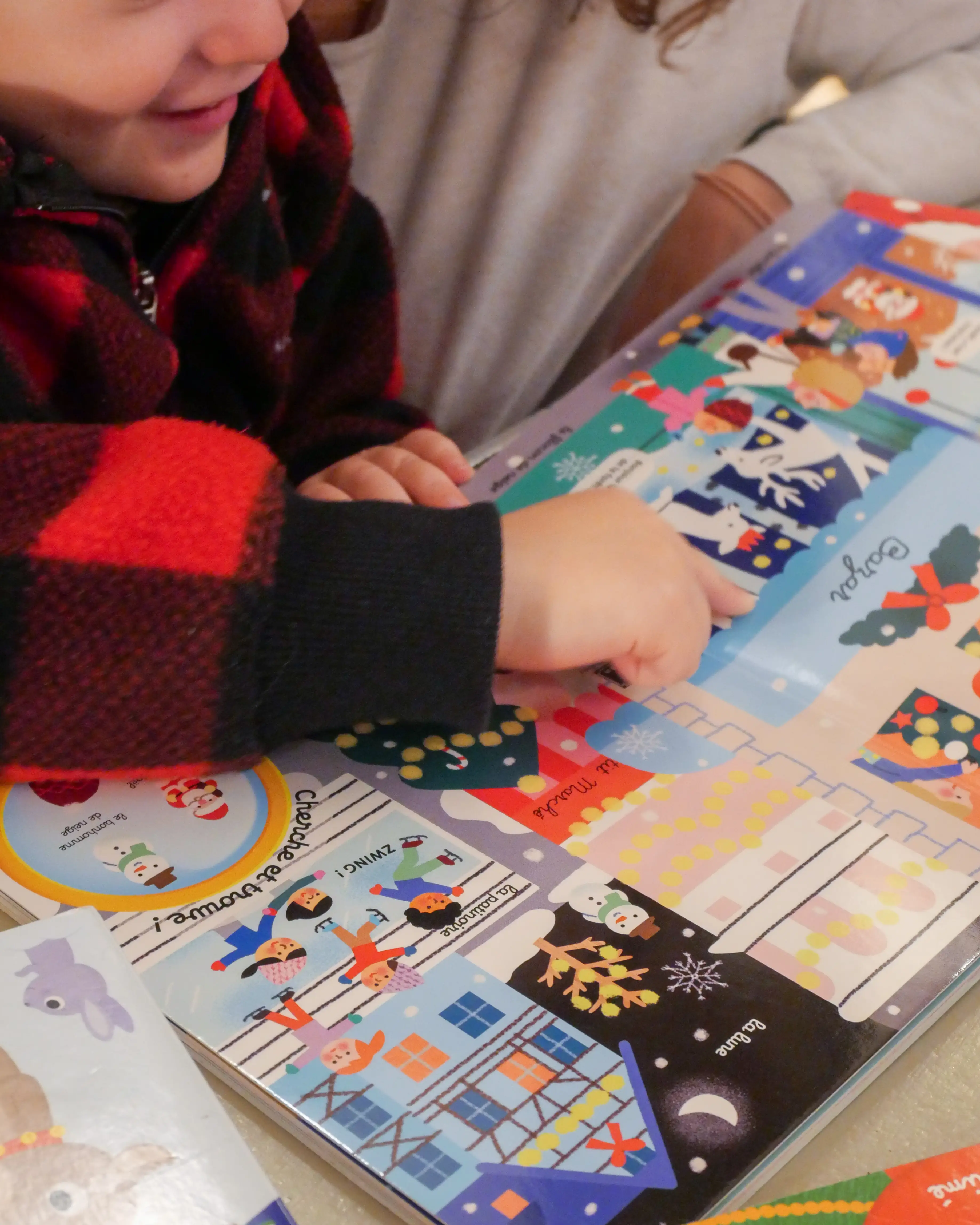 Questions/Réponses : Joyeux Noël ! - Un livre parfait pour découvrir les traditions festives - Dès 2 ans - Livre documentaire - 9782095028923 - page-interieure 04