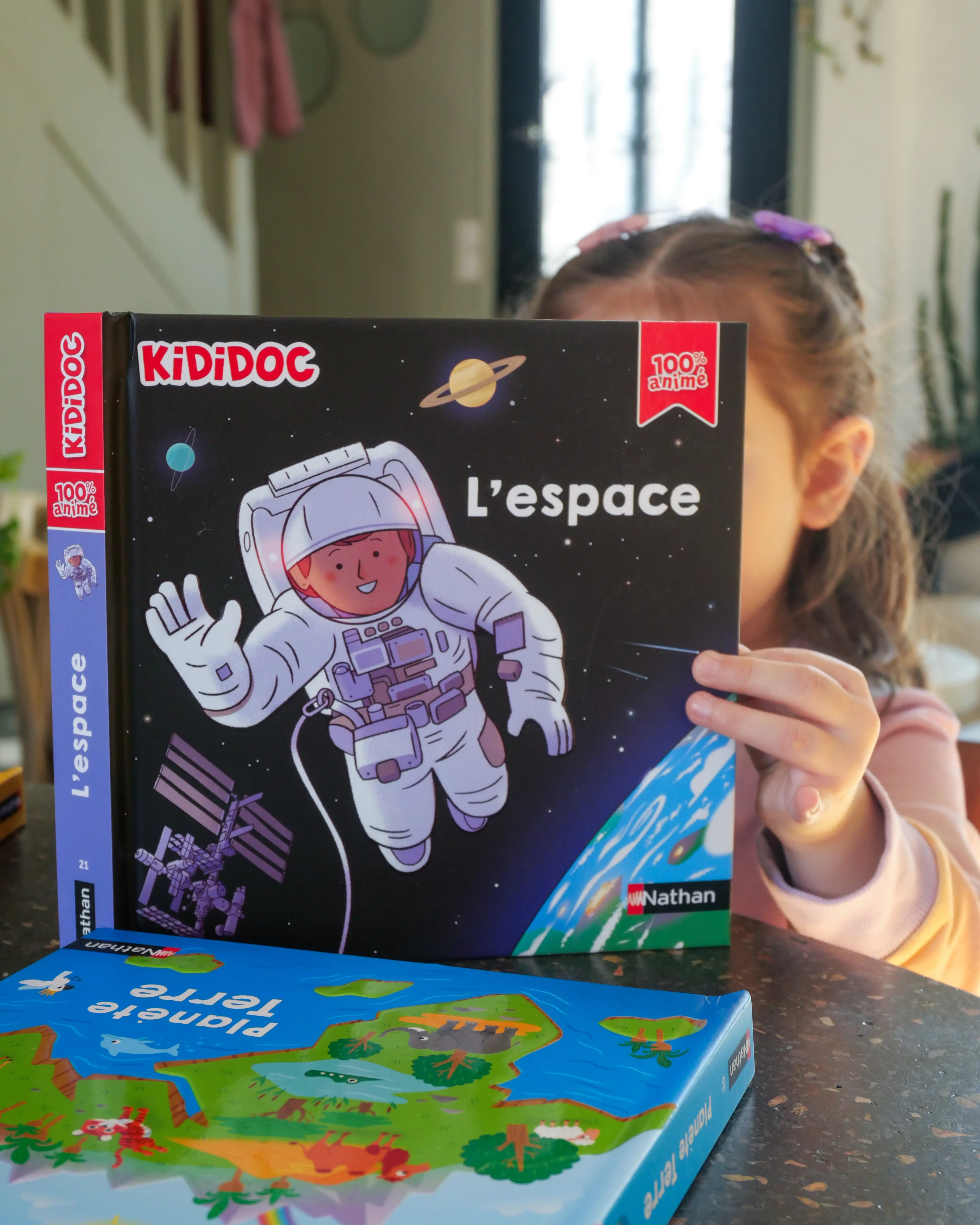 Kididoc - L'espace - Un documentaire 100% animé et renouvelé pour être incollable sur l'espace ! - dès 5 ans - Livre documentaire - 9782095042202 - page-interieure 04