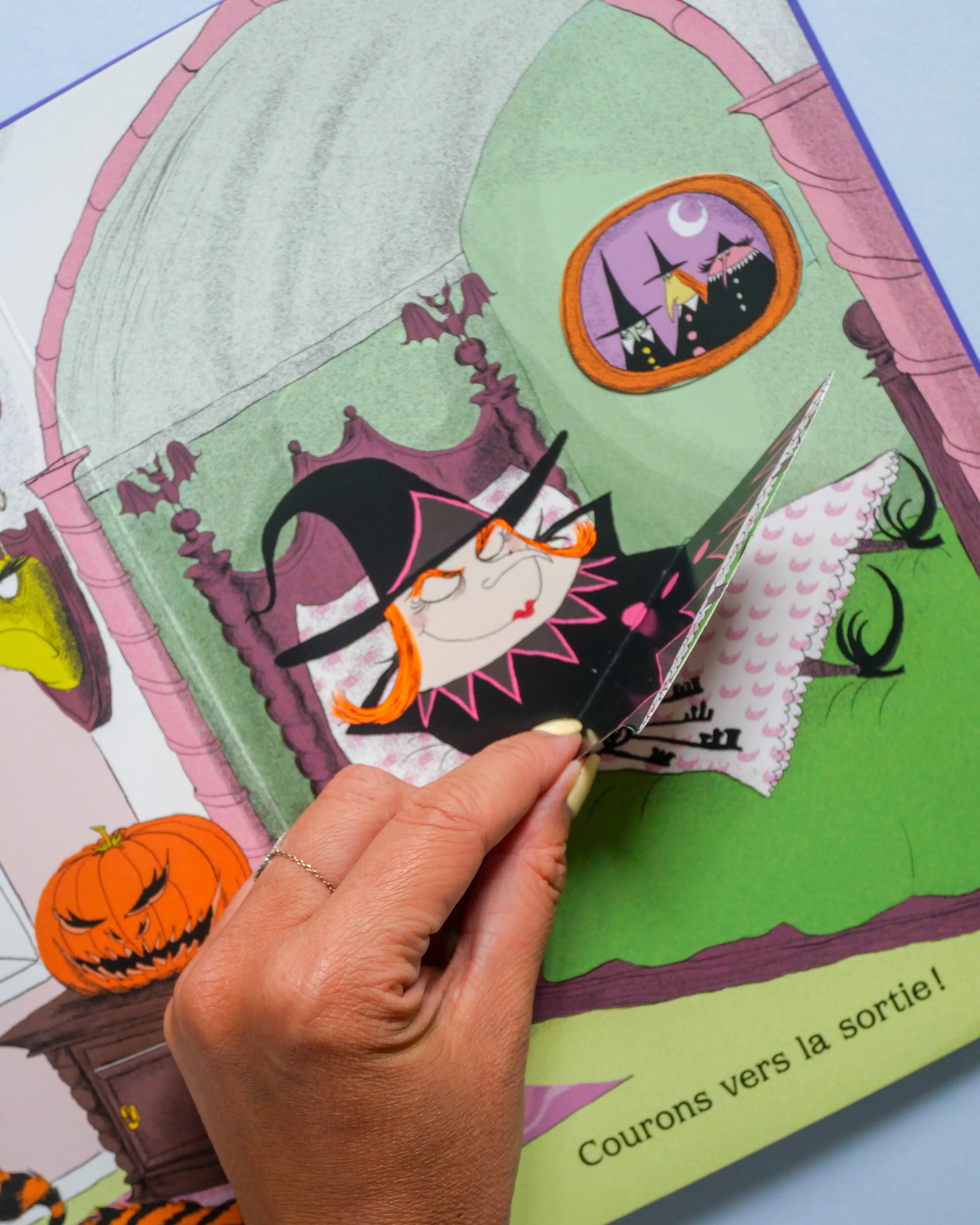 Au secours une sorcière ! - Un livre d'Halloween animé dont tu es le héros ou l'héroïne - dès 4 ans - Album(s) - 9782095051822 - page-interieure 04