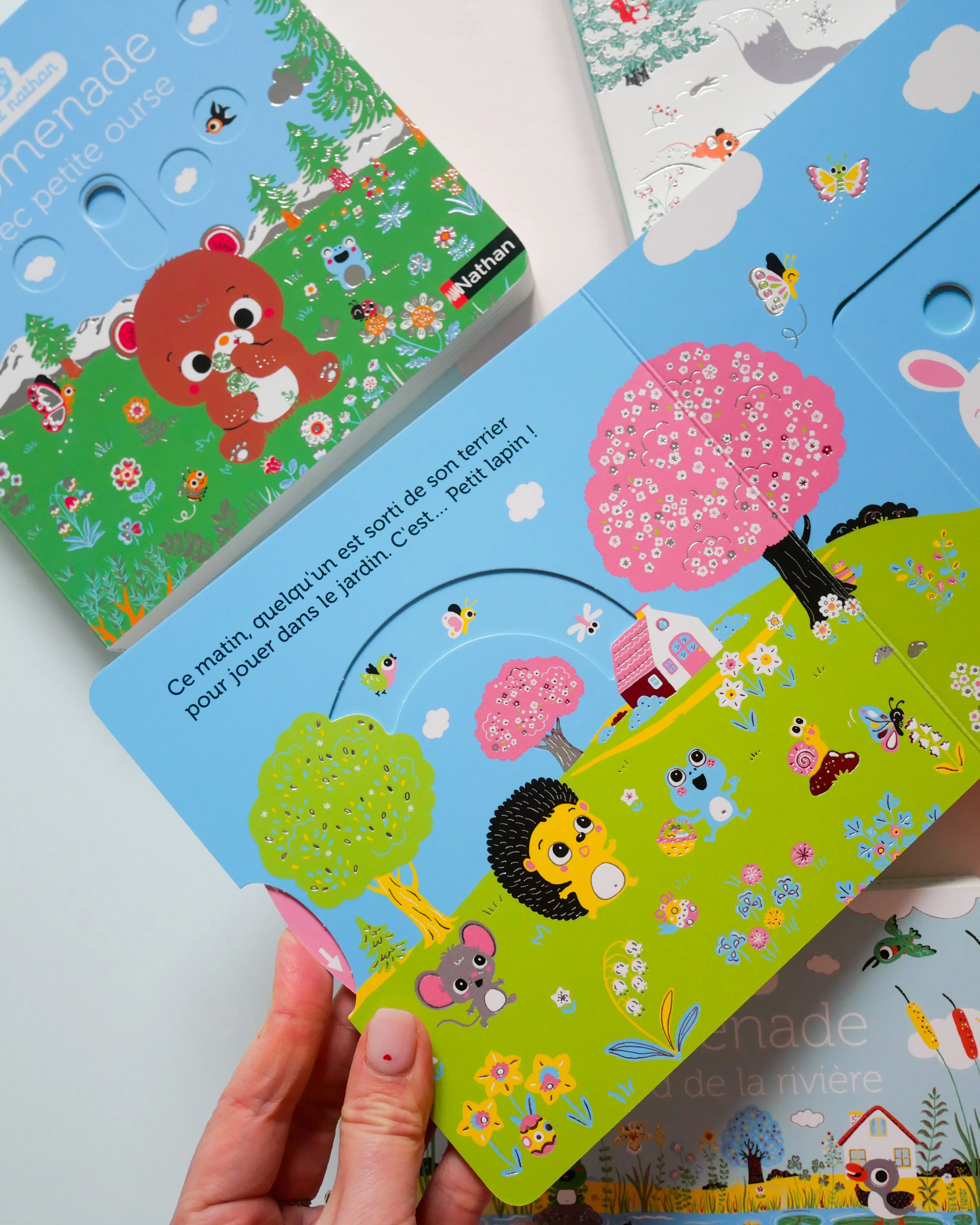 Promenade avec petit lapin - Pour partir à la découverte du printemps - Dès 6 mois - Livre d'éveil - 9782095058432 - page-interieure 04