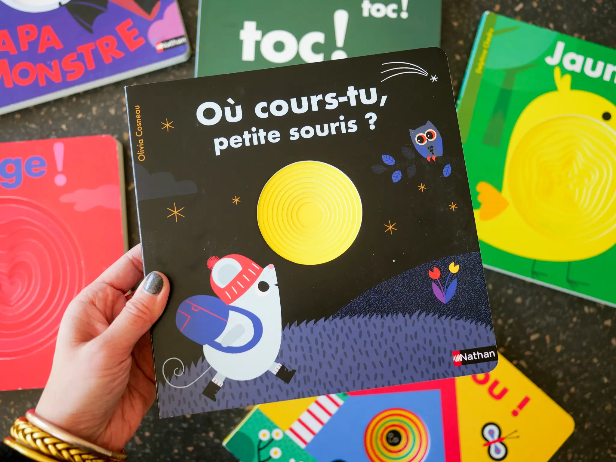  Où cours-tu, petite souris ? - Livre à trous - Dès 2 ans - Livre d'éveil - 9782095002978 - page-intérieure 05