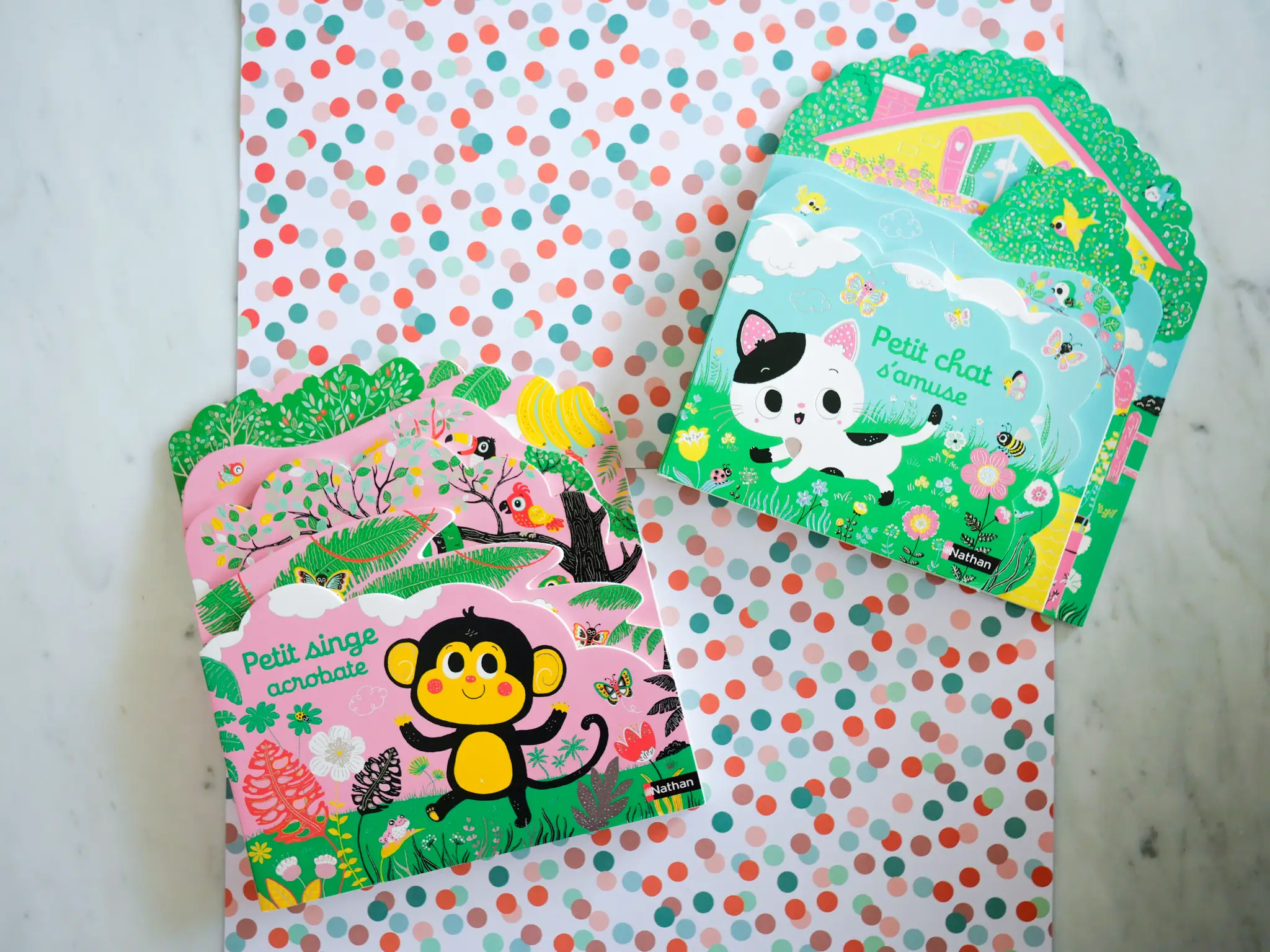 Petit Chat s'amuse - Livre d'éveil tout carton découpé en paysages - pour les bébés dès 6 mois - Livre d'éveil - 9782095013912 - page-intérieure 05