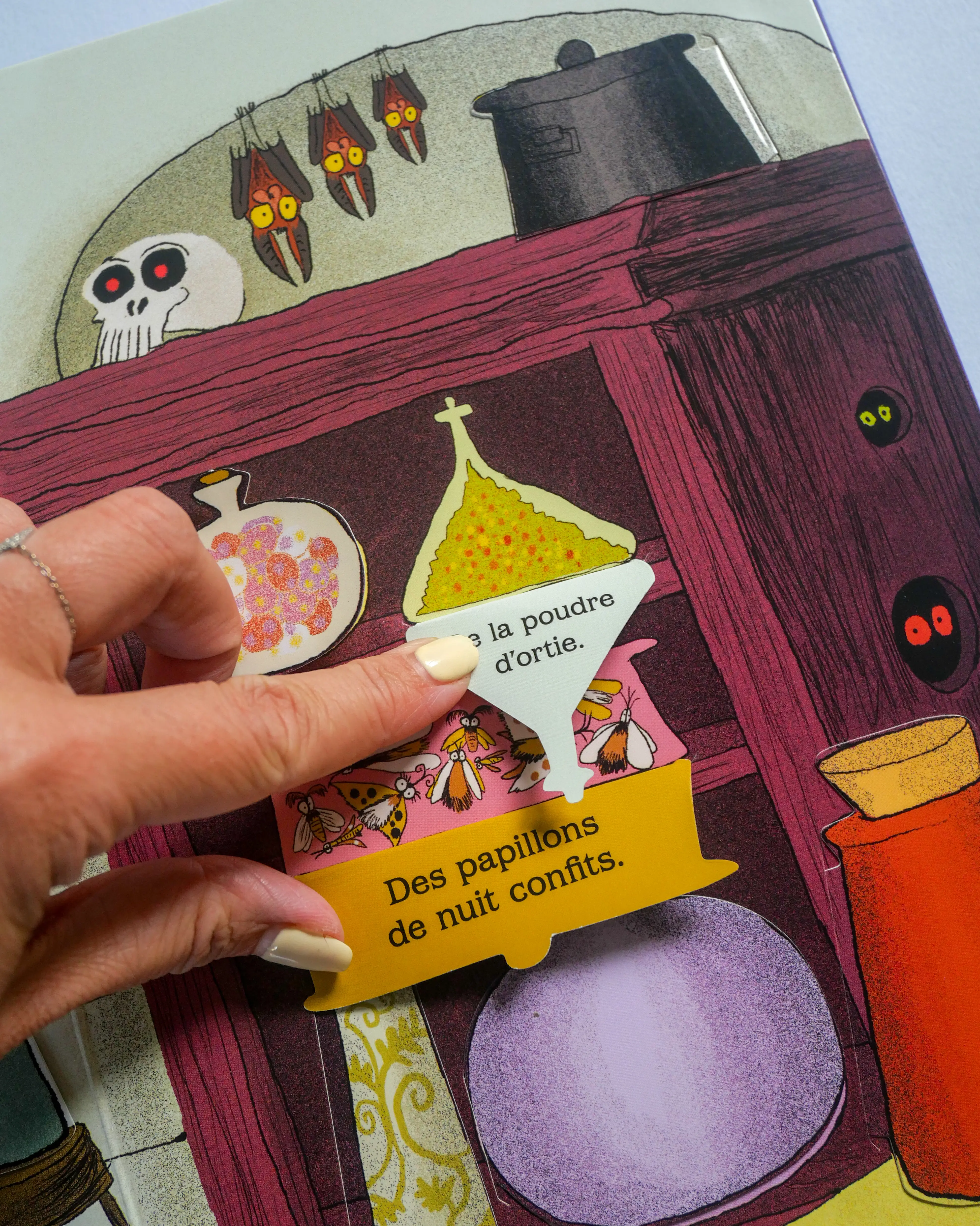 Au secours une sorcière ! - Un livre d'Halloween animé dont tu es le héros ou l'héroïne - dès 4 ans - Album(s) - 9782095051822 - page-interieure 05