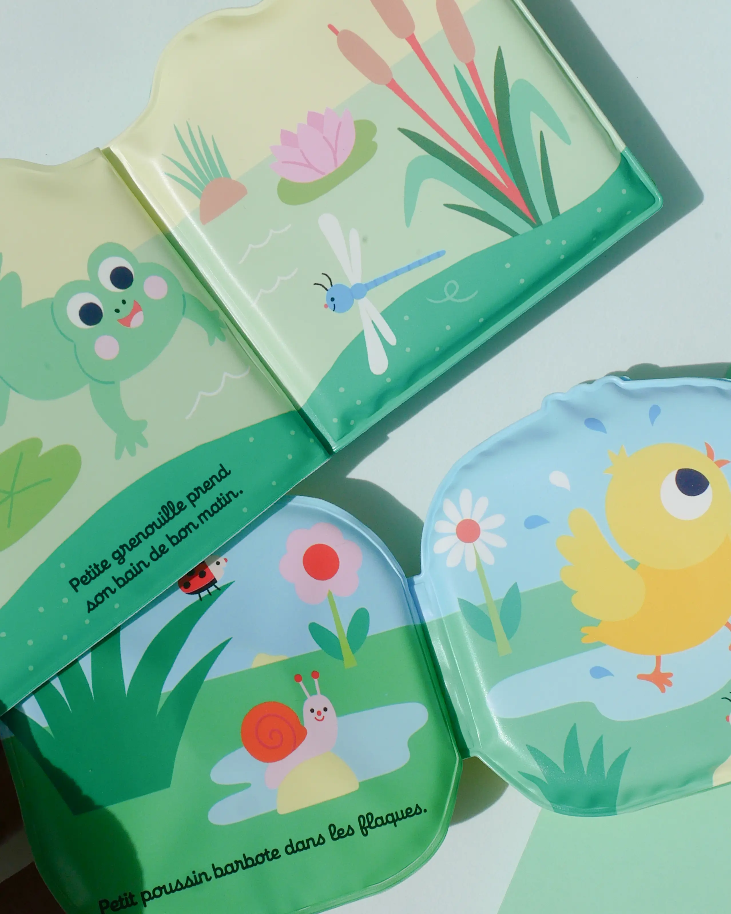 Mes premiers livres de bain - Petit poussin et Petite grenouille - Coffret de 2 livres avec pouet - dès 4 mois - Livre d'éveil - 9782095058425 - page-interieure 05