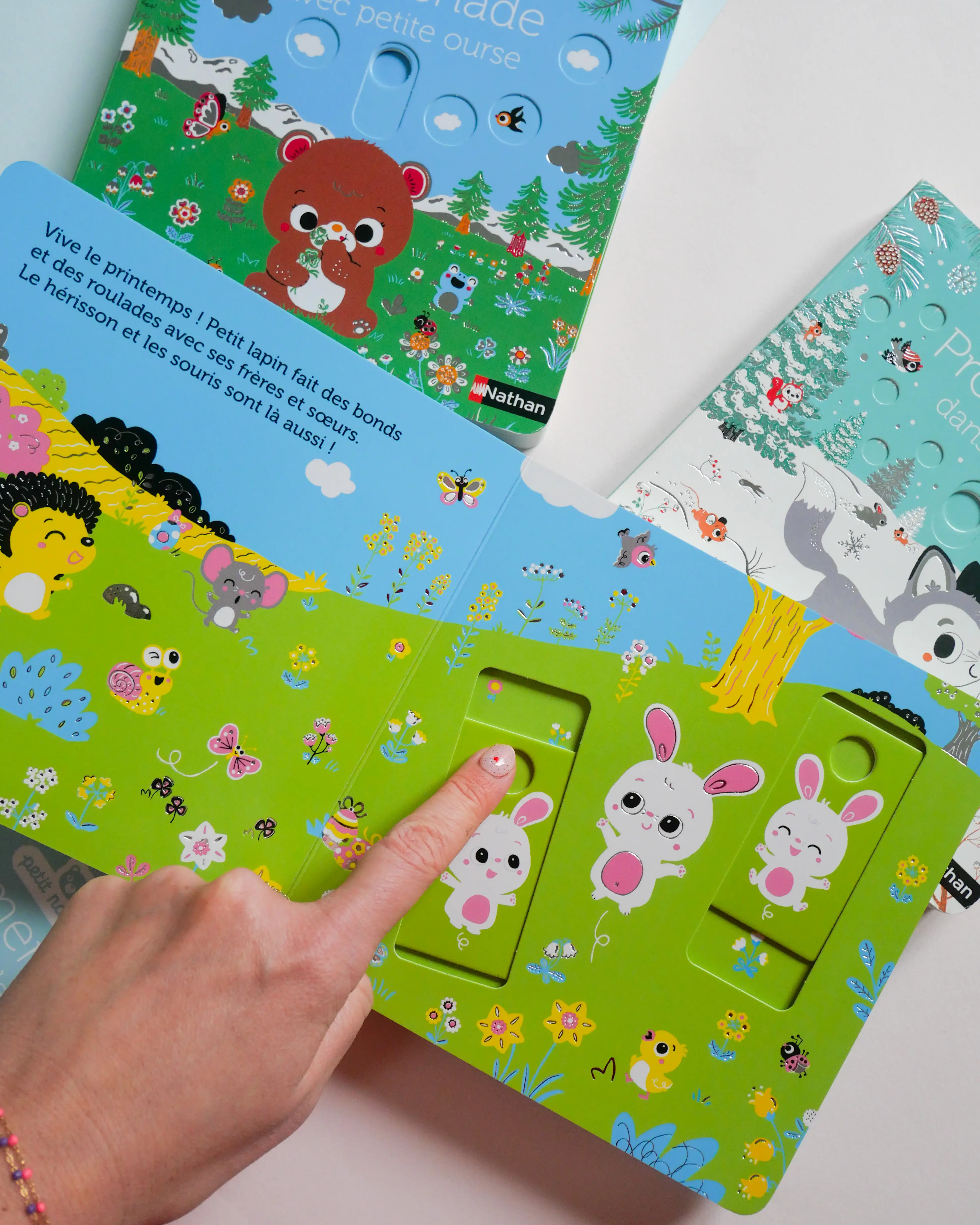 Promenade avec petit lapin - Pour partir à la découverte du printemps - Dès 6 mois - Livre d'éveil - 9782095058432 - page-interieure 05