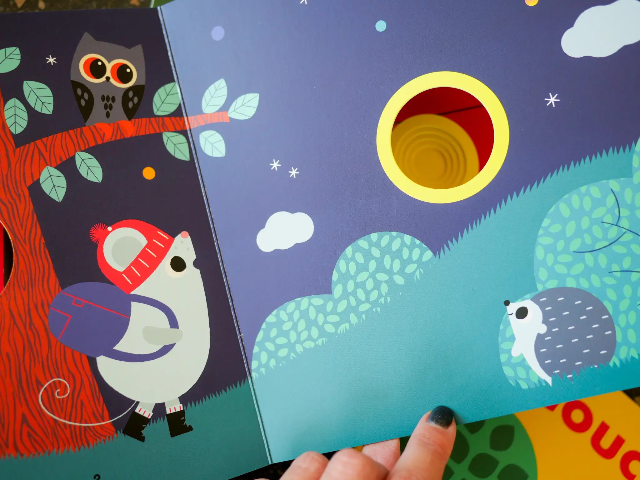  Où cours-tu, petite souris ? - Livre à trous - Dès 2 ans - Livre d'éveil - 9782095002978 - page-intérieure 06