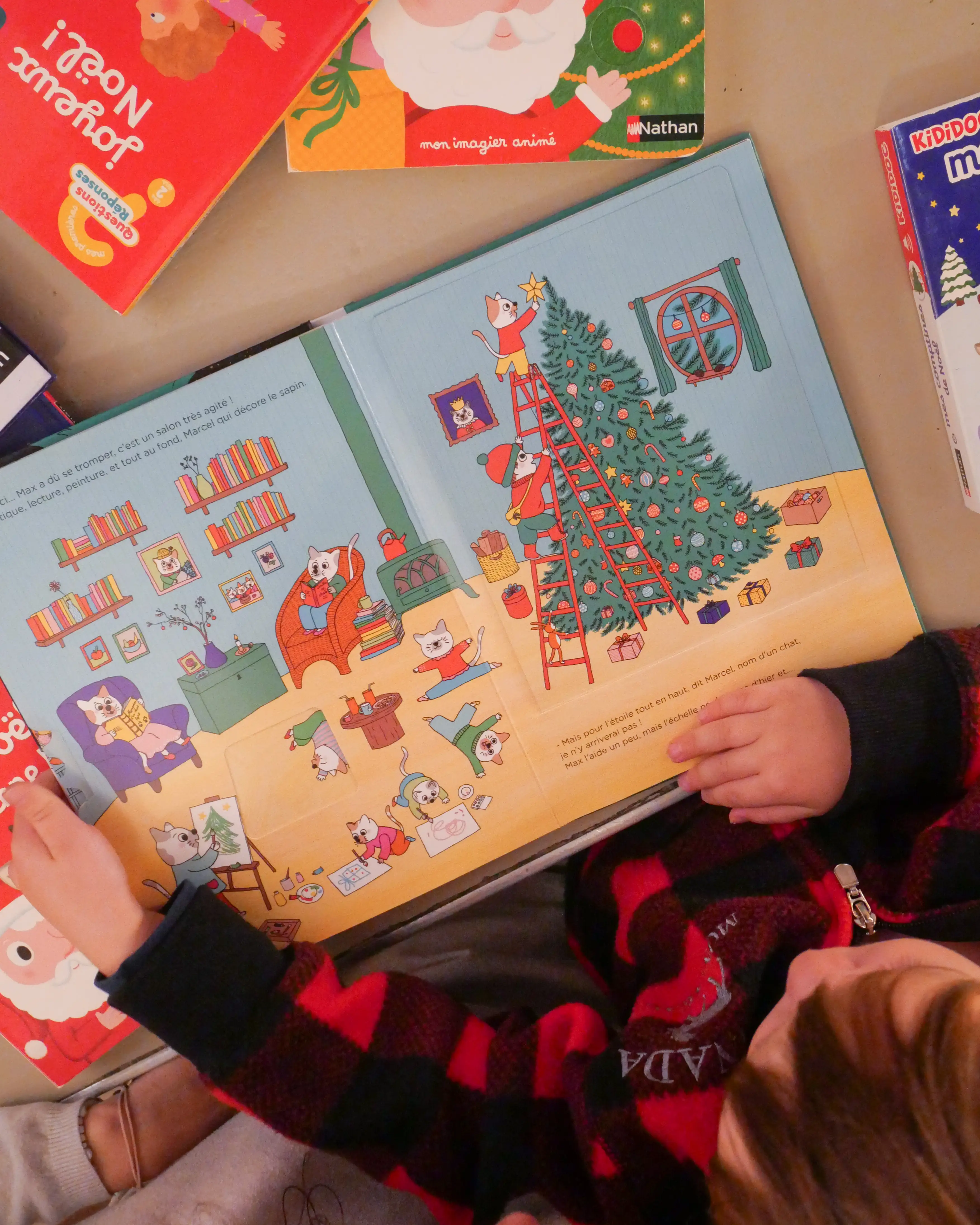 Livre pop-up magique pour attendre Noël : Max et Lapin, Le sapin des voisins - A partir de 3 ans - Album(s) - 9782095027728 - page-interieure 06