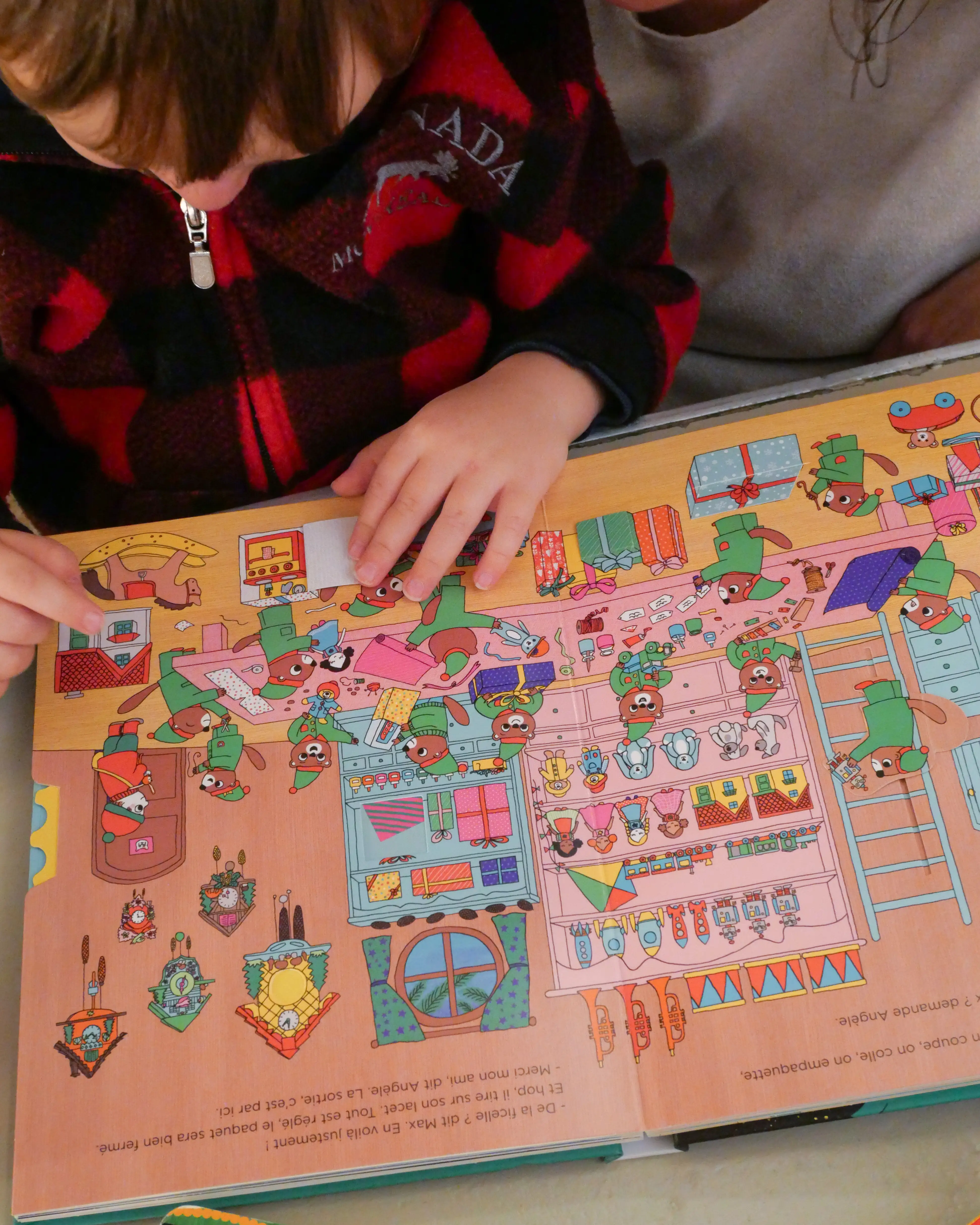 Livre pop-up magique pour attendre Noël : Max et Lapin, Le sapin des voisins - A partir de 3 ans - Album(s) - 9782095027728 - page-interieure 07