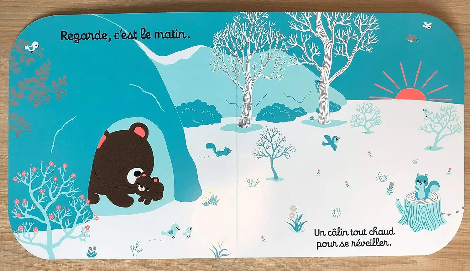 Regarde comme je t'aime - Livre d'éveil à toucher pour les bébés, dès 6 mois - Livre d'éveil - 9782092566466 - page-interieure