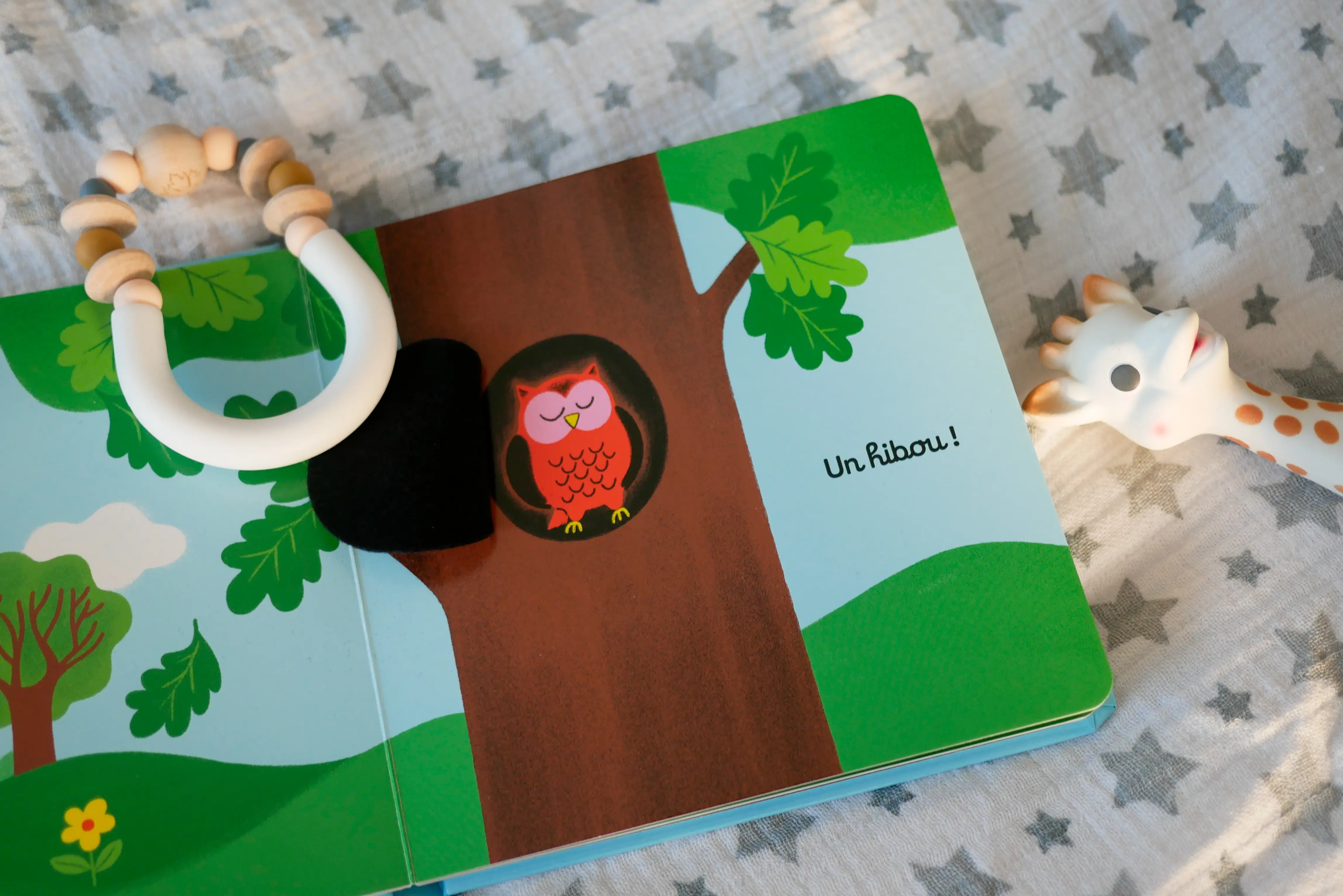 On se cache dans l'arbre - Dès 6 mois - Livre d'éveil - 9782092589151 - page-intérieure