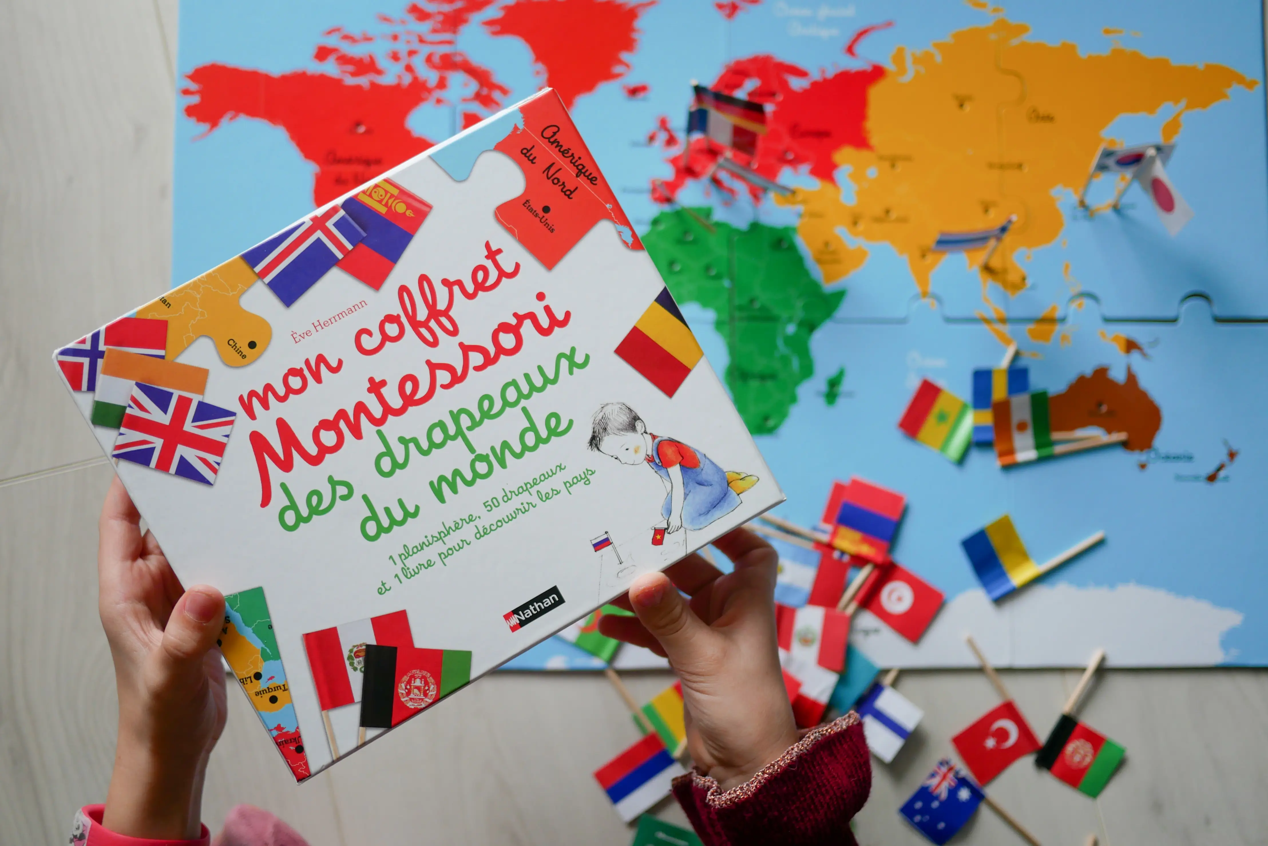 Mon coffret Montessori des drapeaux du monde - Dès 6 ans - Coffret - 9782092787922 - page-interieure