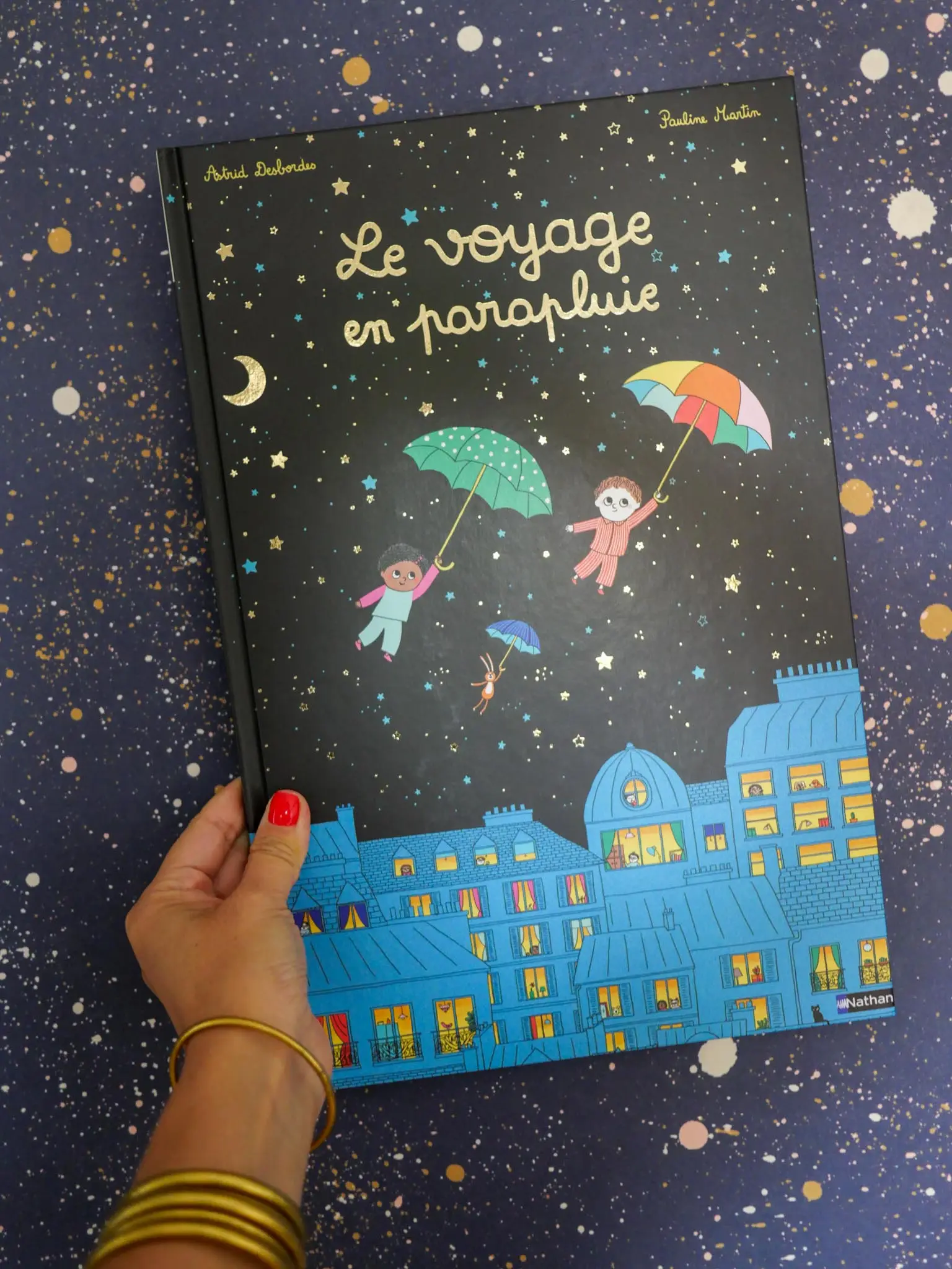 Le voyage en parapluie - Max et lapin - Grand album dès 2 ans - Album(s) - 9782095015954 - page-intérieure