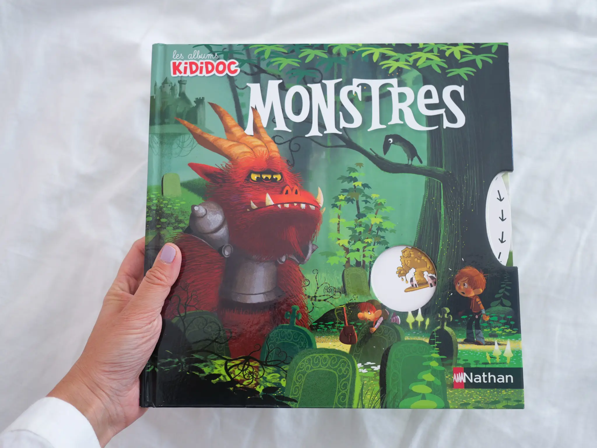 Le grand livre Pop-up des Monstres - livre animé kididoc - dès 4 ans - Livre documentaire - 9782092591055 - page-intérieure1