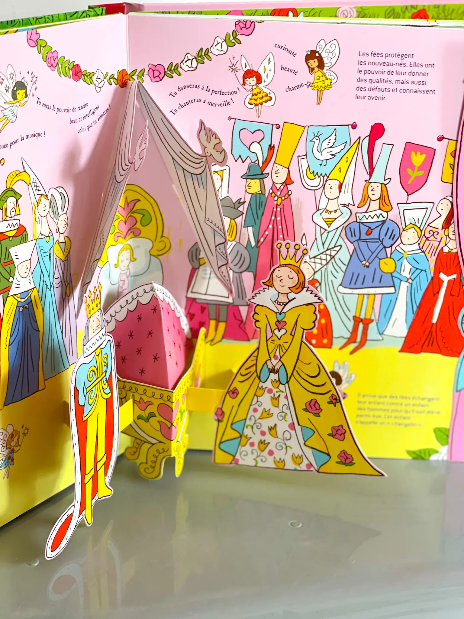Kididoc - Fées et Princesses - Livre Pop-Up - Dès 5 ans - Livre documentaire - 9782092581667 - page-intérieure3