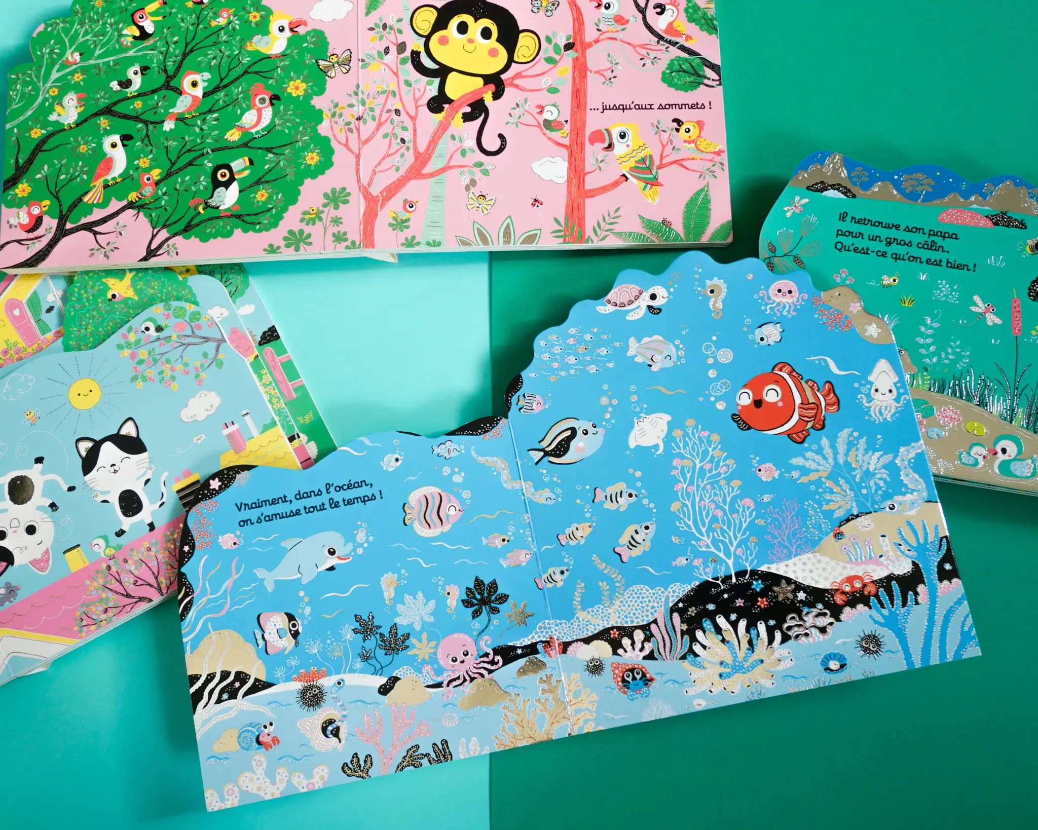 La journée de petit poisson -  Livre d'éveil tout carton découpé en paysages - pour les bébés dès 6 mois - Livre d'éveil - 9782095024499 - page-intérieure4
