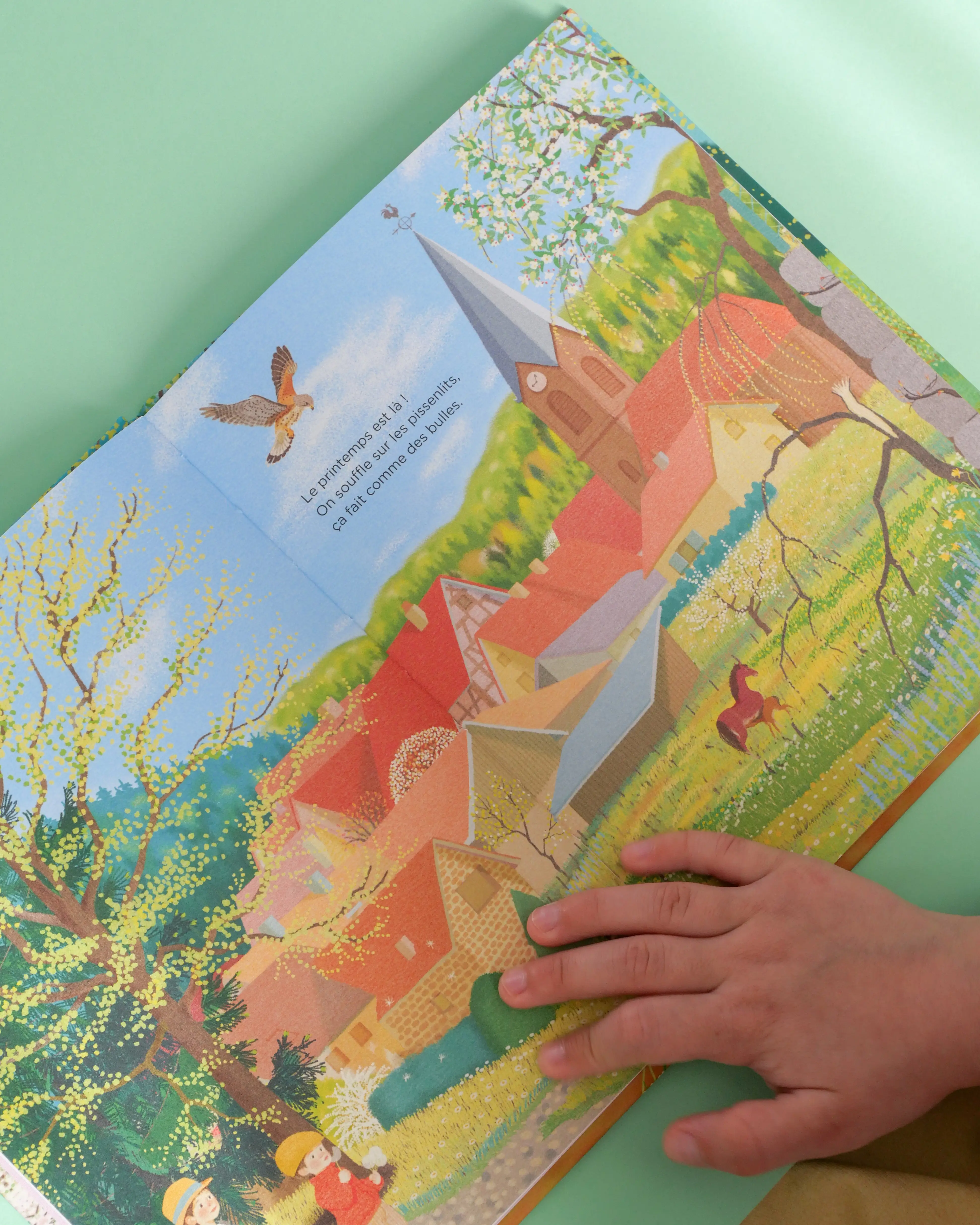 Printemps - Une promenade douce et poétique dans la nature - dès 2 ans - Livre d'éveil - 9782095043858 - Pages intérieures 00
