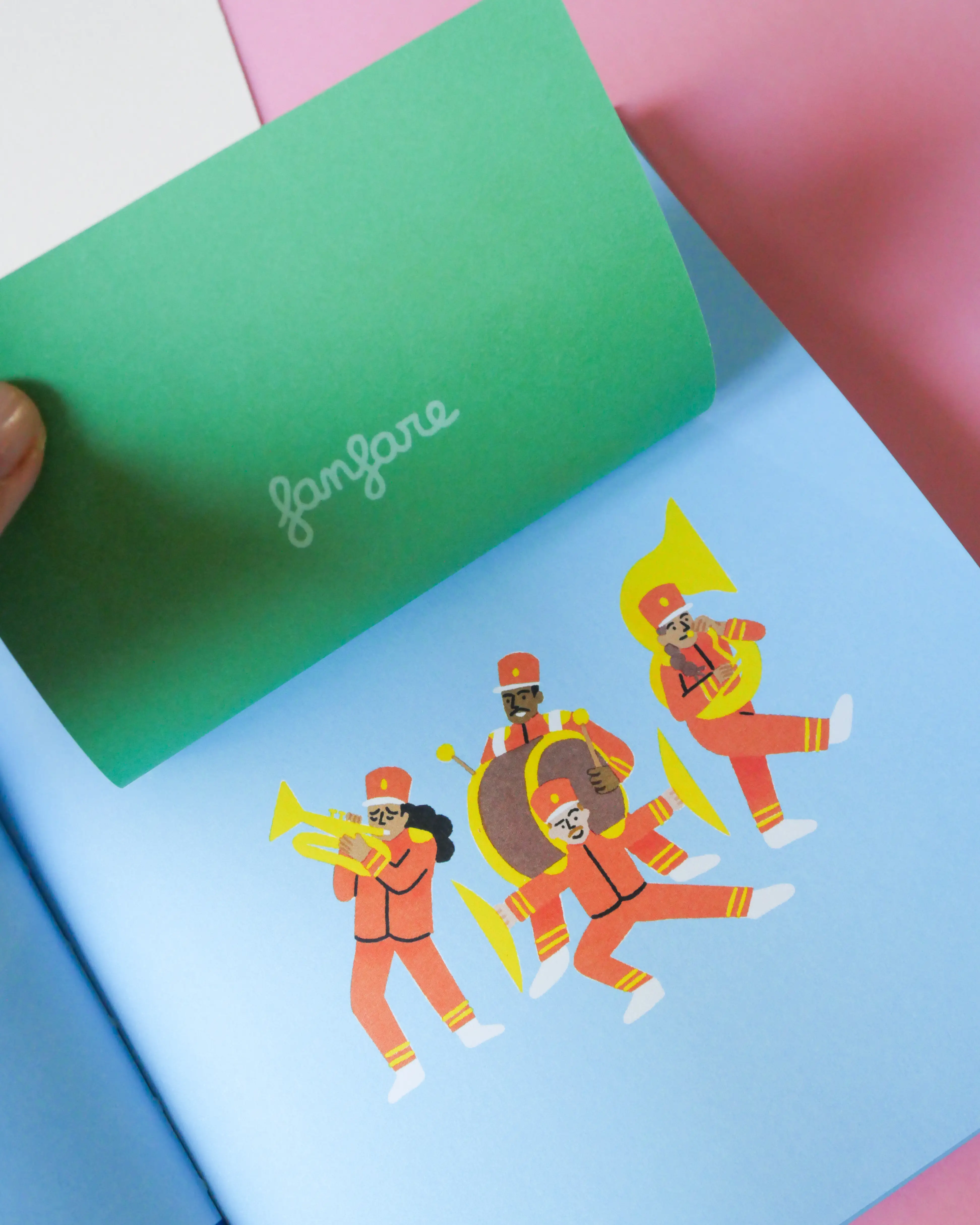 Des mots sous le chapeau - Livre à flaps pour découvrir les sons et les mots - dès 3 ans - Livre d'éveil - 9782095042189 - Pages intérieures 02