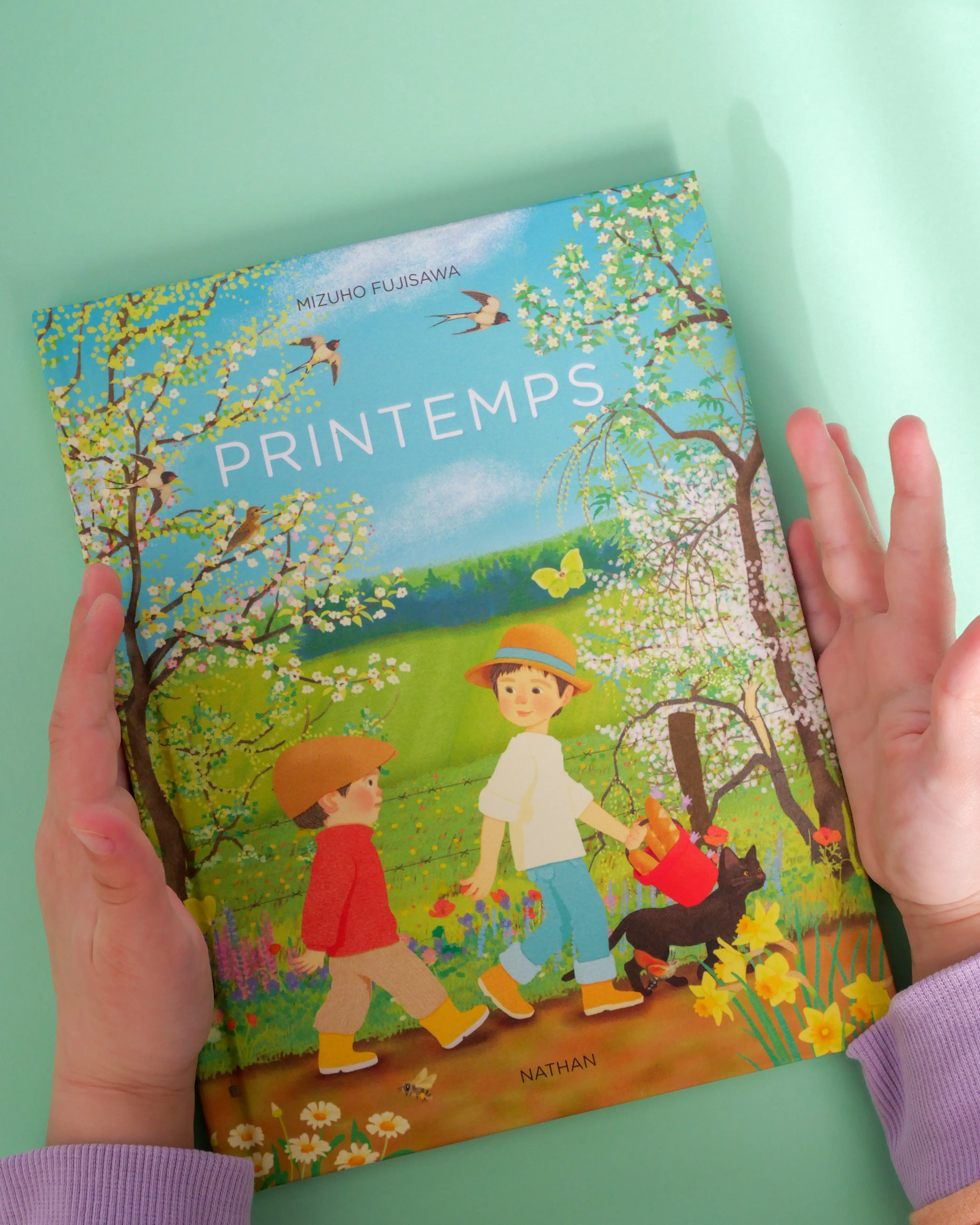 Printemps - Une promenade douce et poétique dans la nature - dès 2 ans - Livre d'éveil - 9782095043858 - Pages intérieures