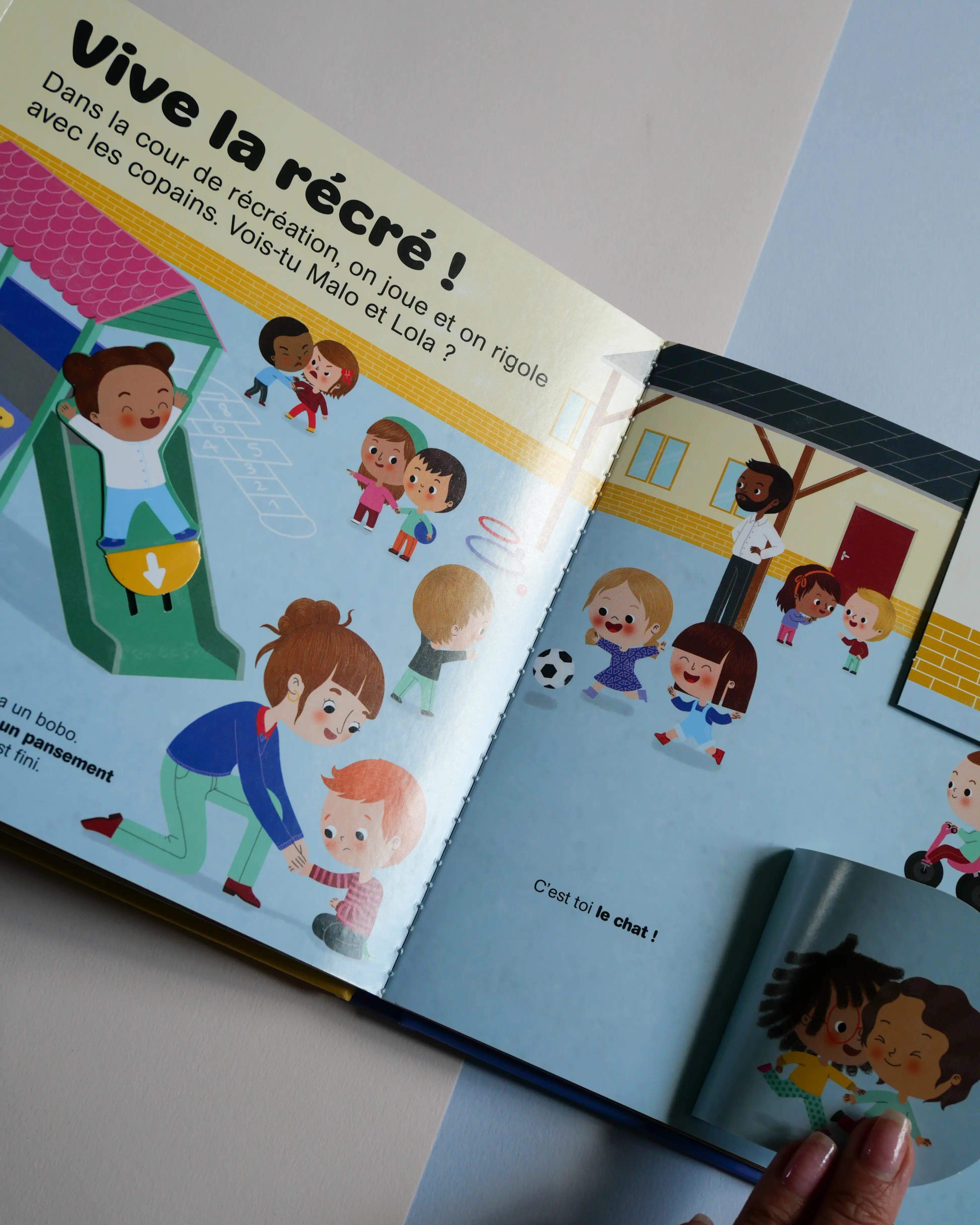 Kididoc - L'Ecole maternelle - Un livre 100% animé avec pop-up et tirettes qui prépare à l'entrée en maternelle - dès 3 ans - Livre documentaire - 9782095045531 - Pages intérieures03